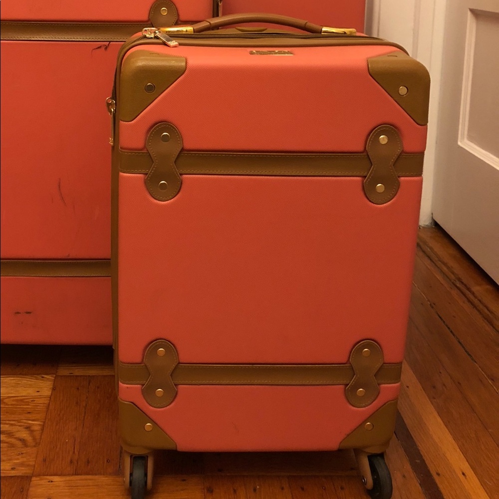 Small carryon DVF - regulation carry on size